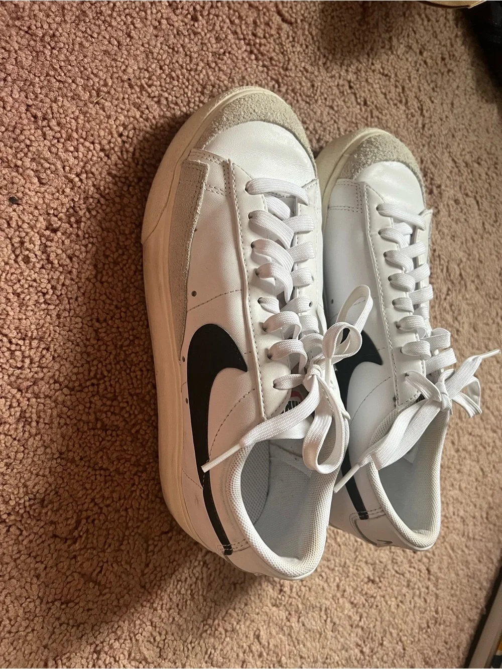Nike White/Black Low-Top Sneakers